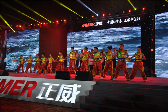 众人划桨开大船舞蹈